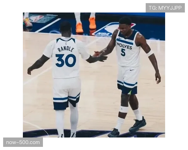 湖人新援表现引发森林狼球迷疑惑，爱德华兹赛后坦言不识其名